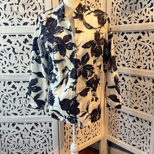 Liz Claiborne Black and White Floral Shirt Sz 8